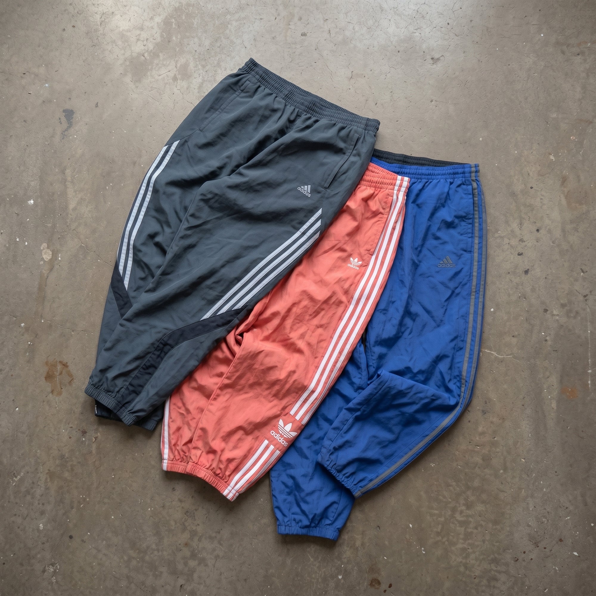 MIX ADIDAS PARACHUTE PANTS